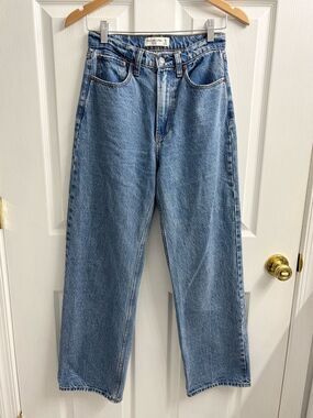 Abercrombie & Fitch Loose High Rise Jeans Size 25 Short Length Denim